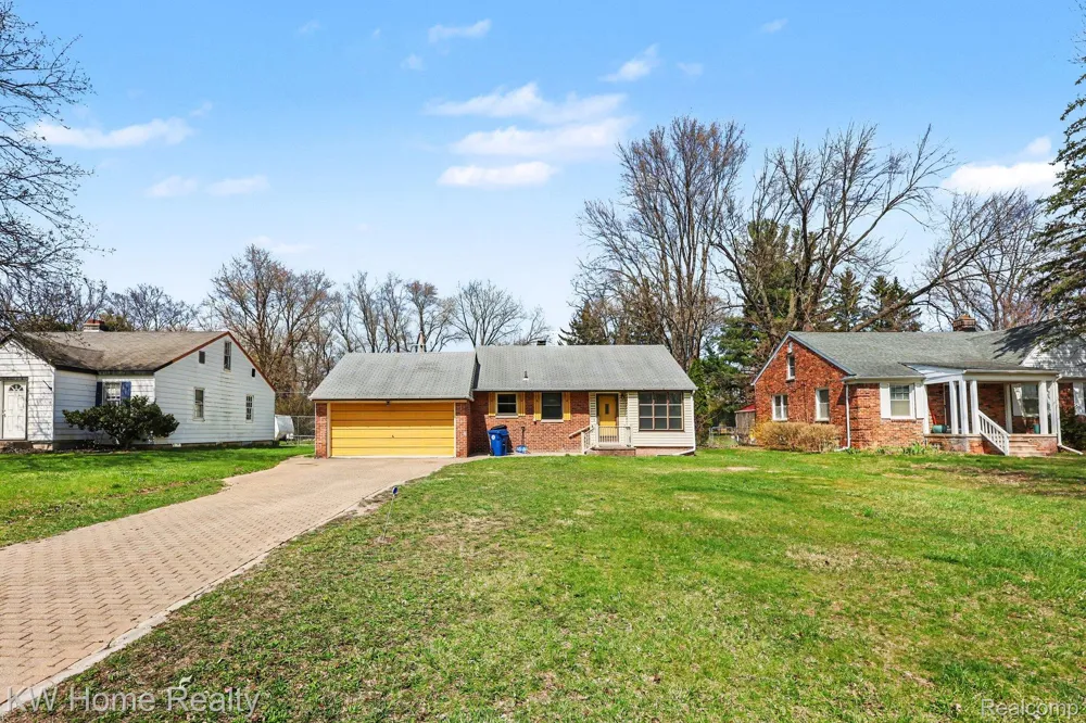 26932 W 6 Mile Road Redford Charter Township, MI 48240