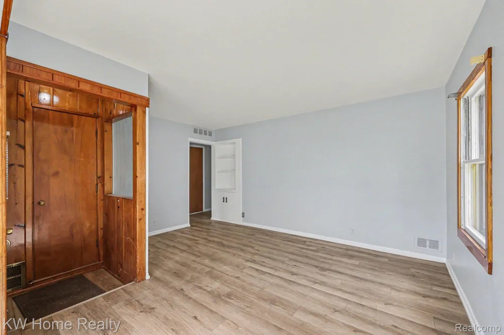 26932 W 6 Mile Road Redford Charter Township, MI 48240