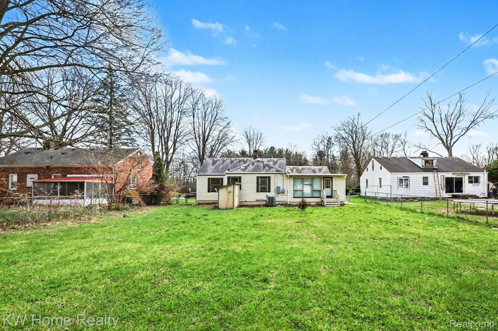 26932 W 6 Mile Road Redford Charter Township, MI 48240