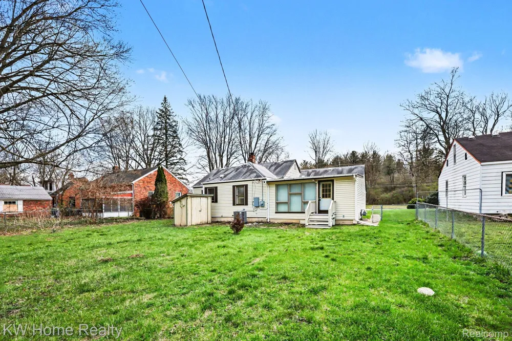 26932 W 6 Mile Road Redford Charter Township, MI 48240