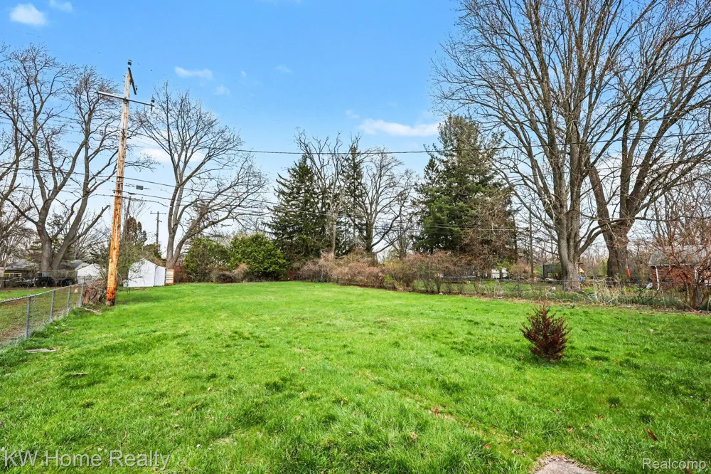 26932 W 6 Mile Road Redford Charter Township, MI 48240