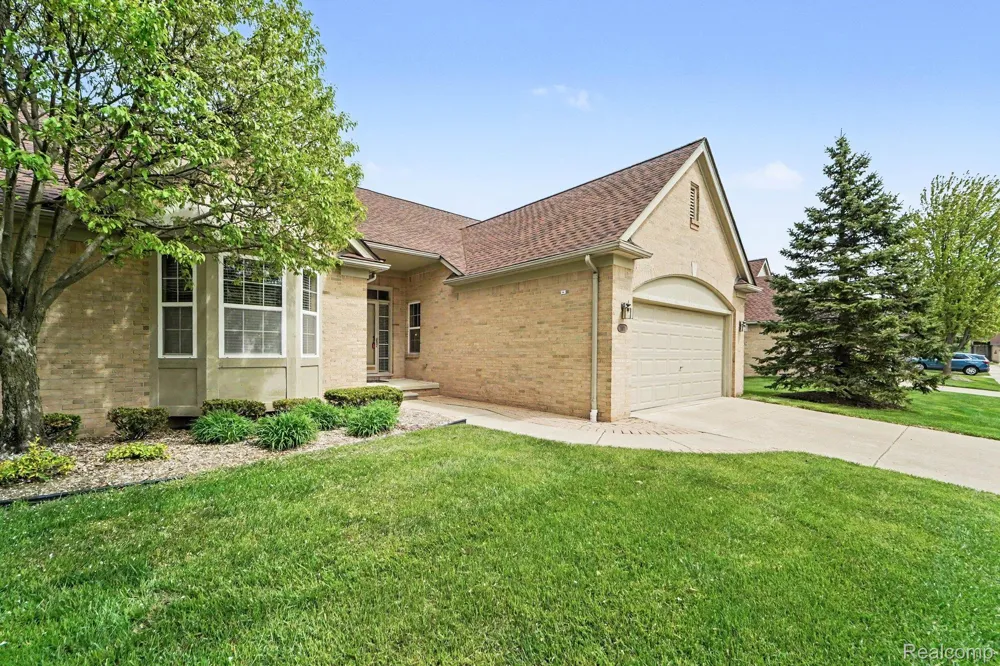17171 Stone Drive #73 Clinton Charter Township, MI 48038