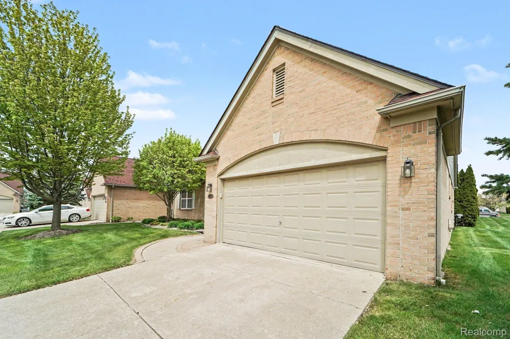 17171 Stone Drive #73 Clinton Charter Township, MI 48038