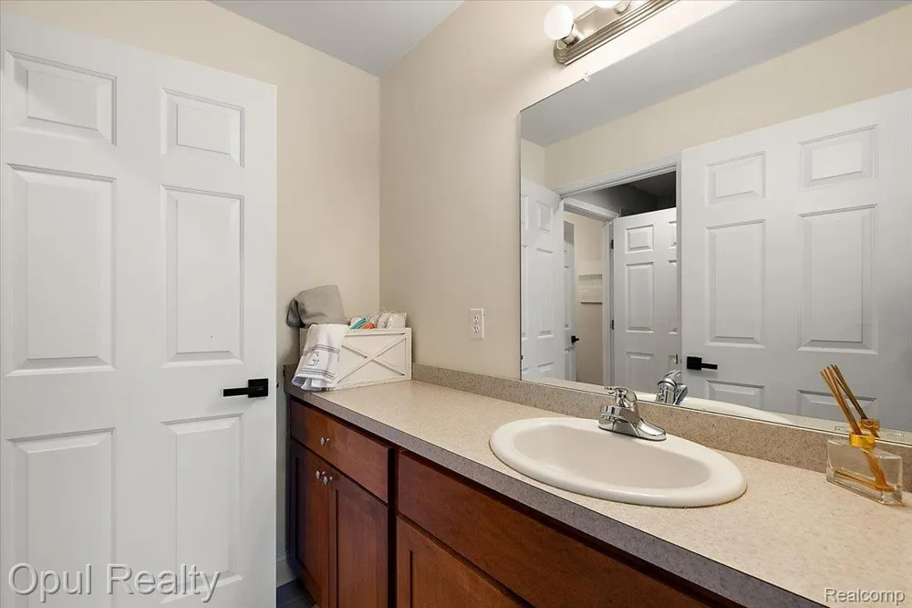 5164 Birch Lane Springfield Charter Township, MI 48350