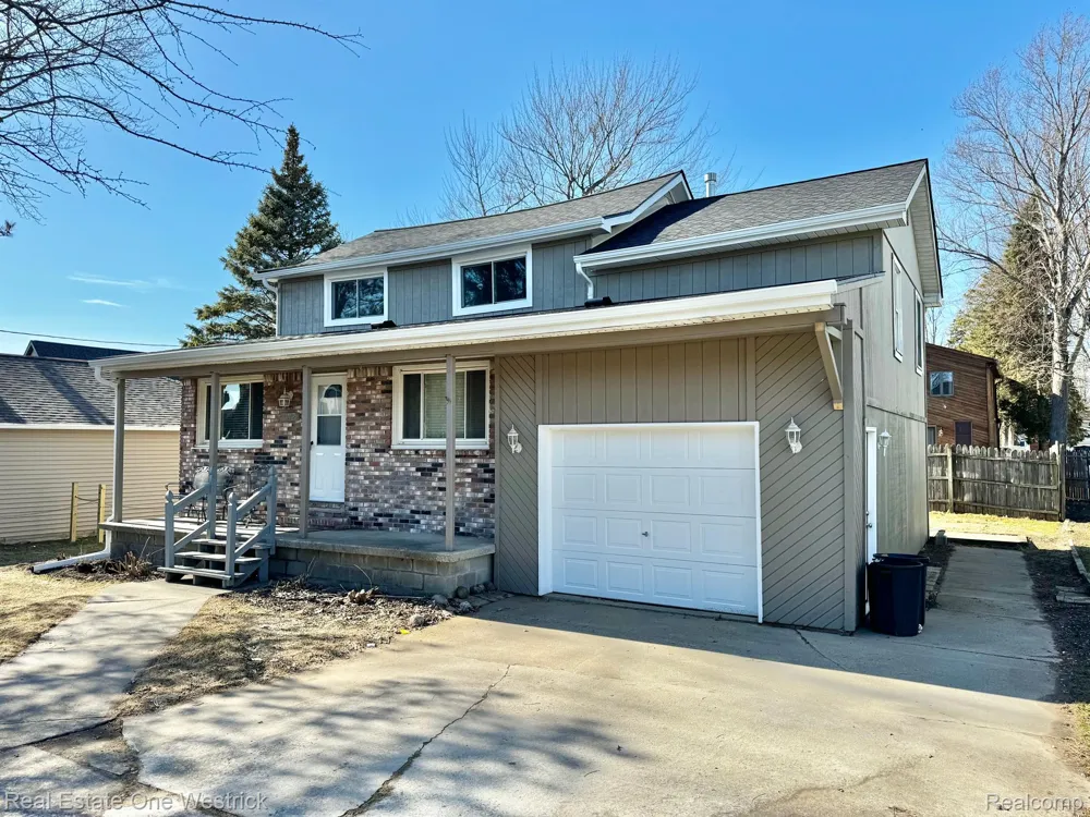 432 Edgewater Drive Algonac City, MI 48001