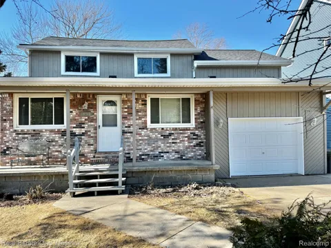 432 Edgewater Drive