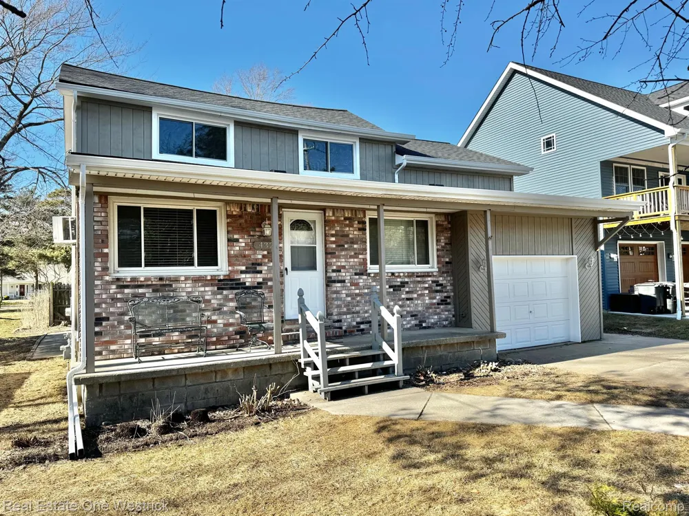 432 Edgewater Drive Algonac City, MI 48001
