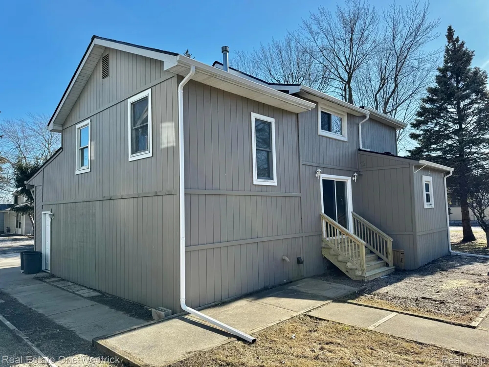 432 Edgewater Drive Algonac City, MI 48001