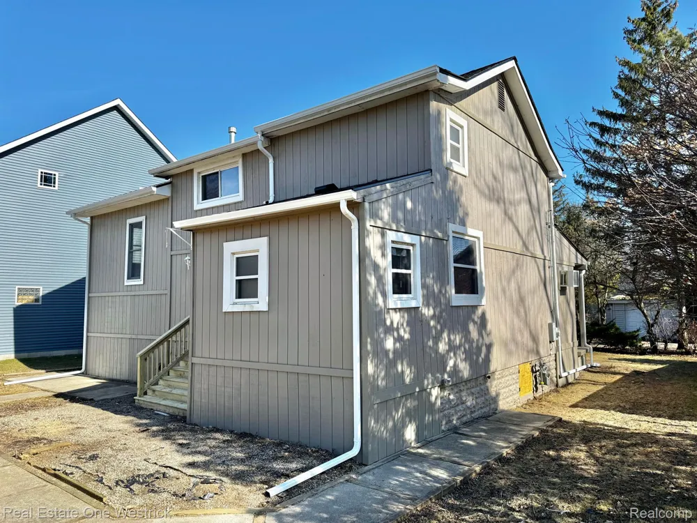 432 Edgewater Drive Algonac City, MI 48001