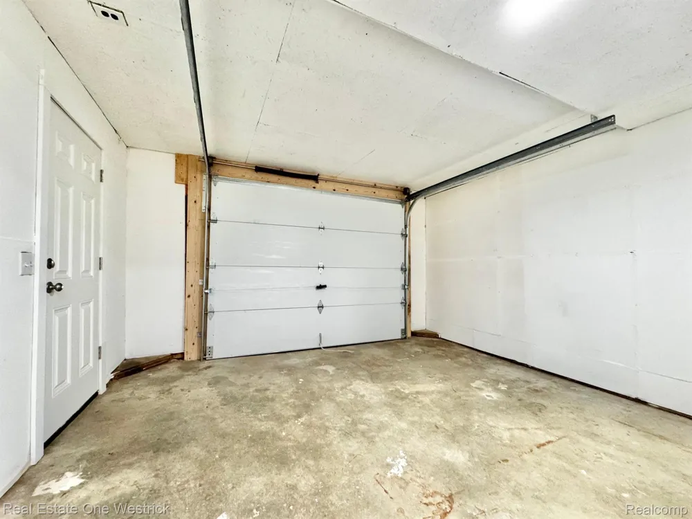432 Edgewater Drive Algonac City, MI 48001
