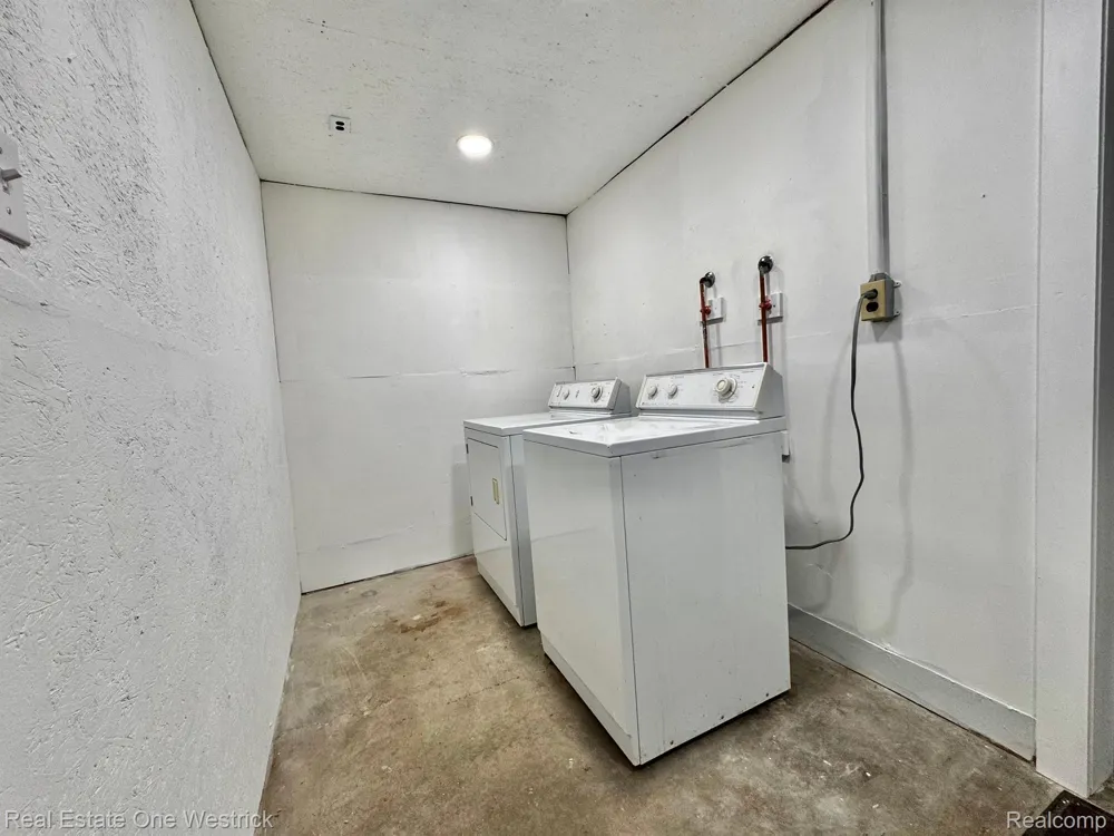 432 Edgewater Drive Algonac City, MI 48001