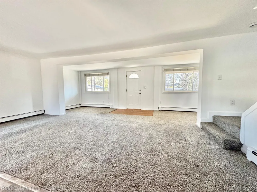 432 Edgewater Drive Algonac City, MI 48001