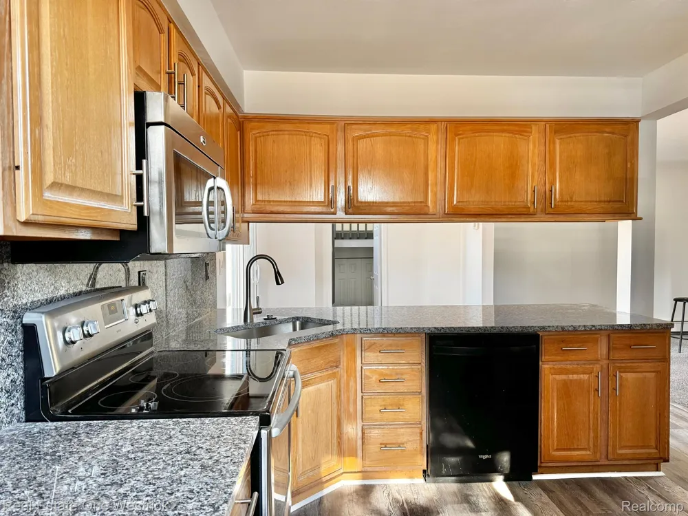 432 Edgewater Drive Algonac City, MI 48001