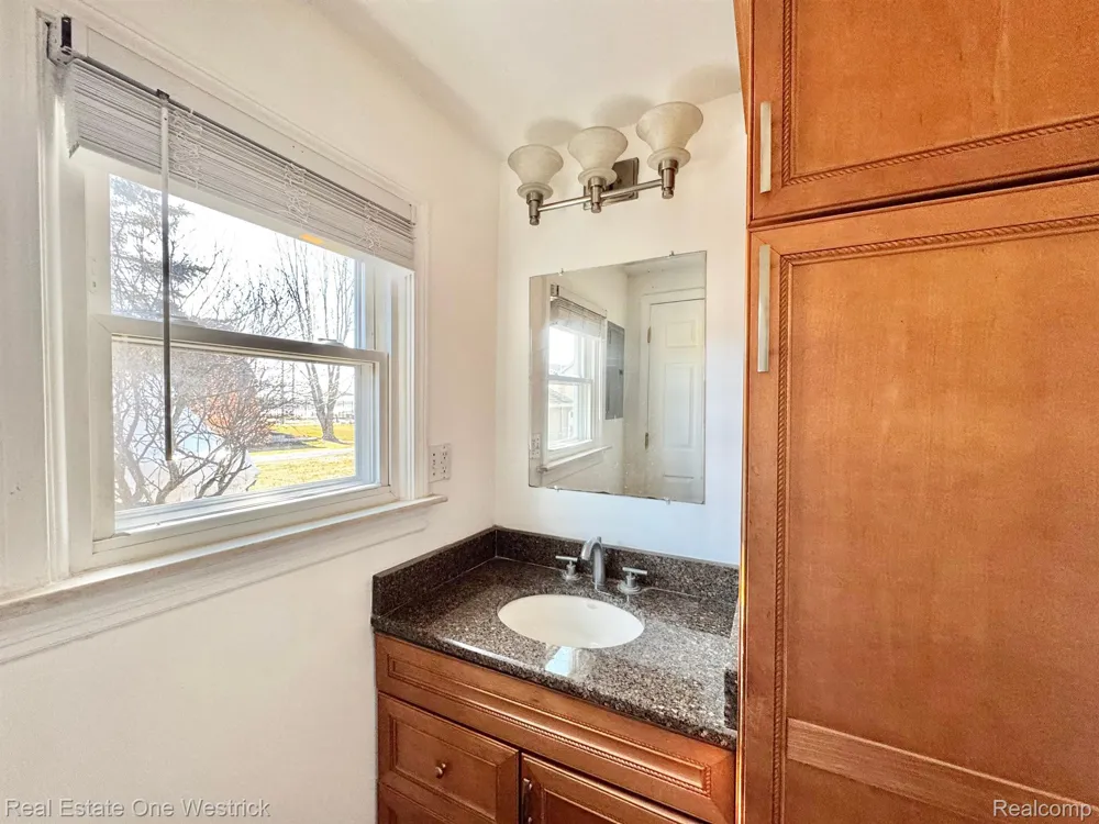 432 Edgewater Drive Algonac City, MI 48001