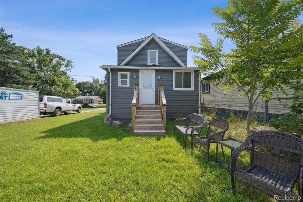 18849 DELAWARE AVENUE Redford Charter Township, MI 48240