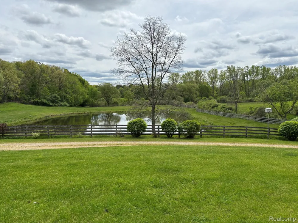 885 Lake Forest Drive Lapeer Township, MI 48446