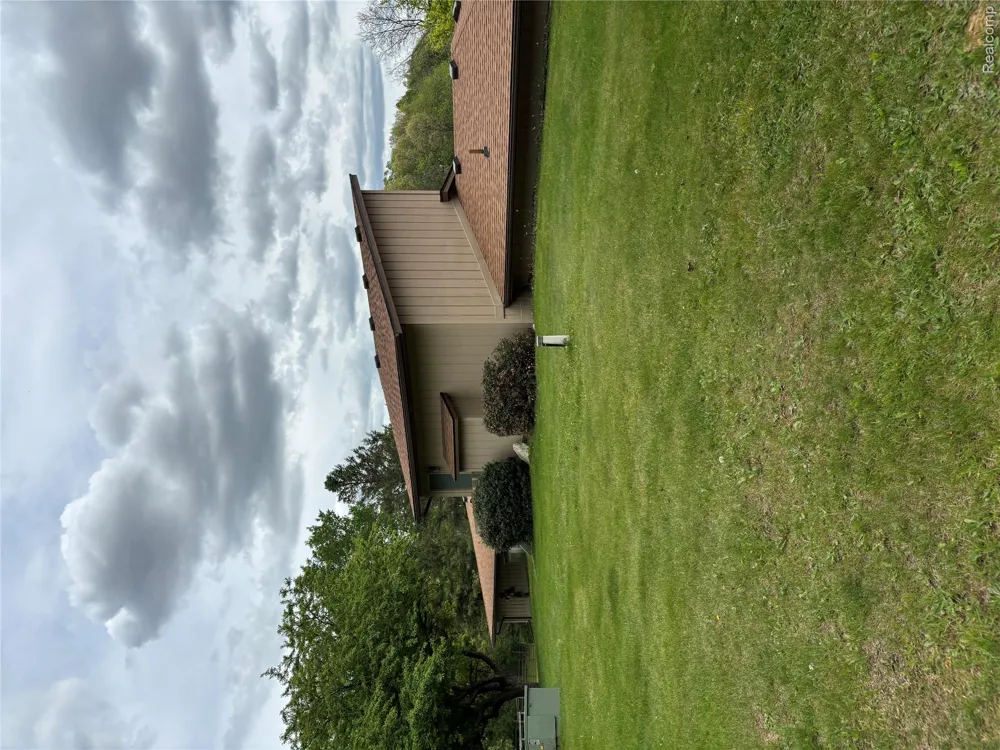 885 Lake Forest Drive Lapeer Township, MI 48446