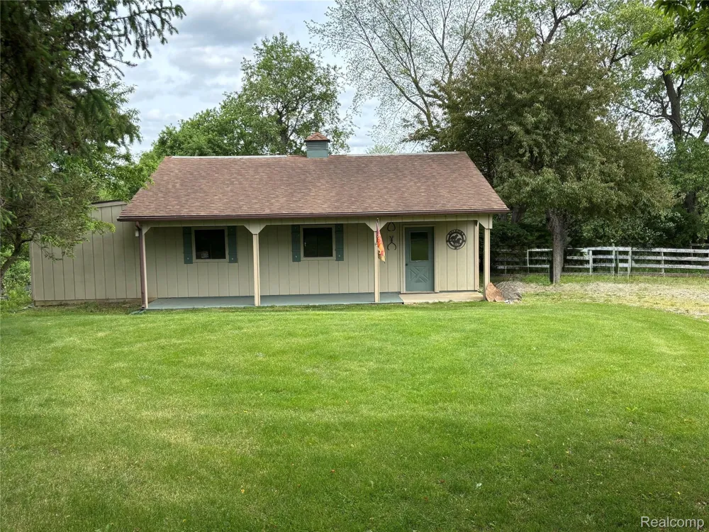 885 Lake Forest Drive Lapeer Township, MI 48446