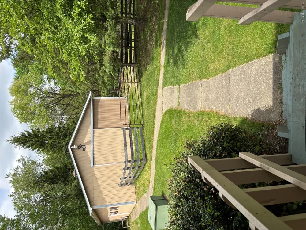 885 Lake Forest Drive Lapeer Township, MI 48446