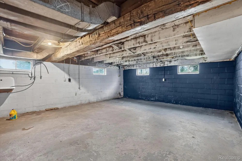 5660 Tittabawassee Road Kochville Township, MI 48604