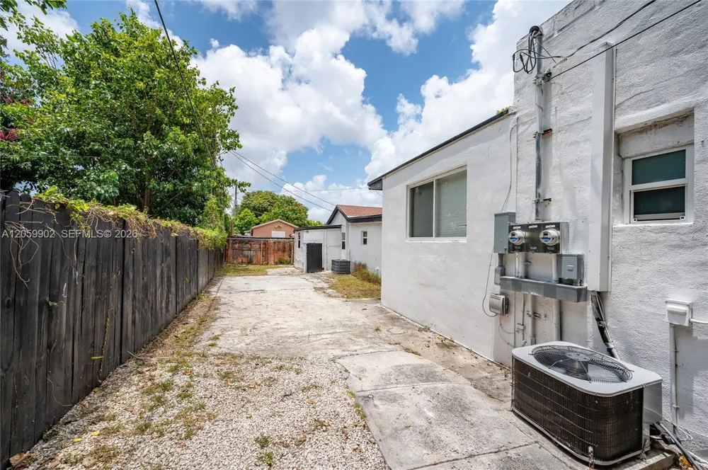 9050 NW 31st Ave #3 Miami, FL 33147