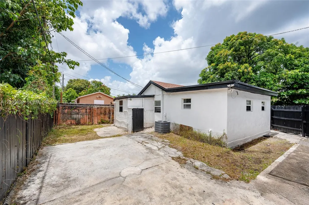 9050 NW 31st Ave #3 Miami, FL 33147