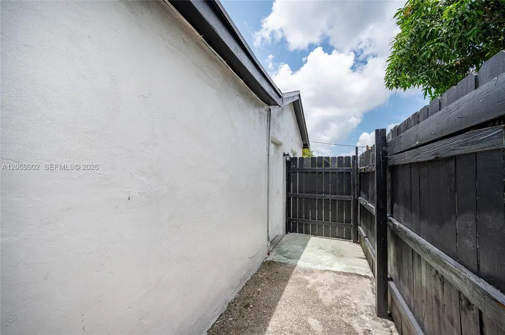 9050 NW 31st Ave #3 Miami, FL 33147