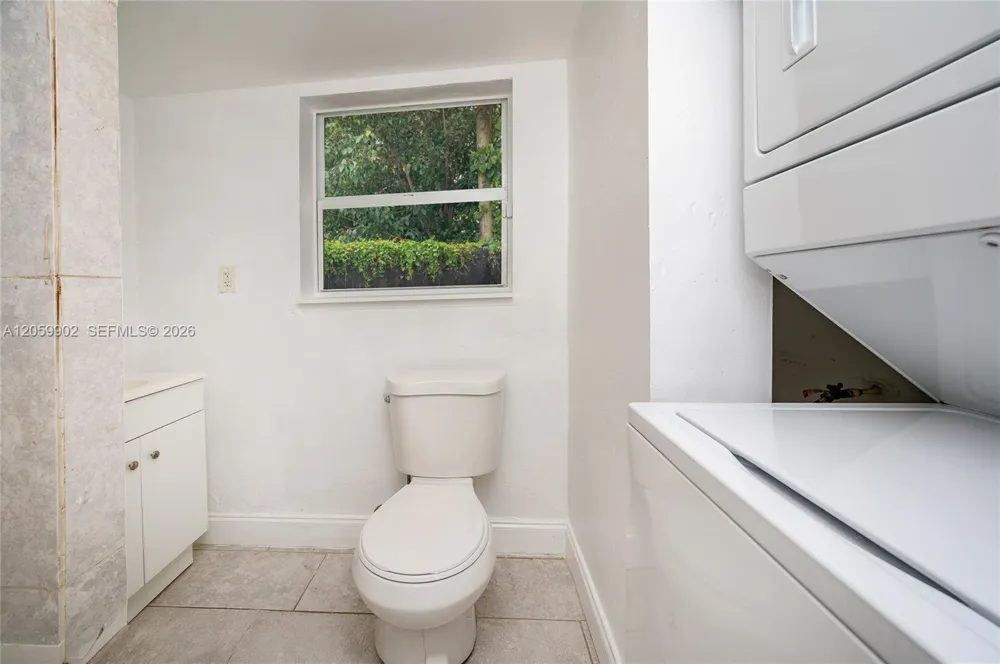 9050 NW 31st Ave #3 Miami, FL 33147