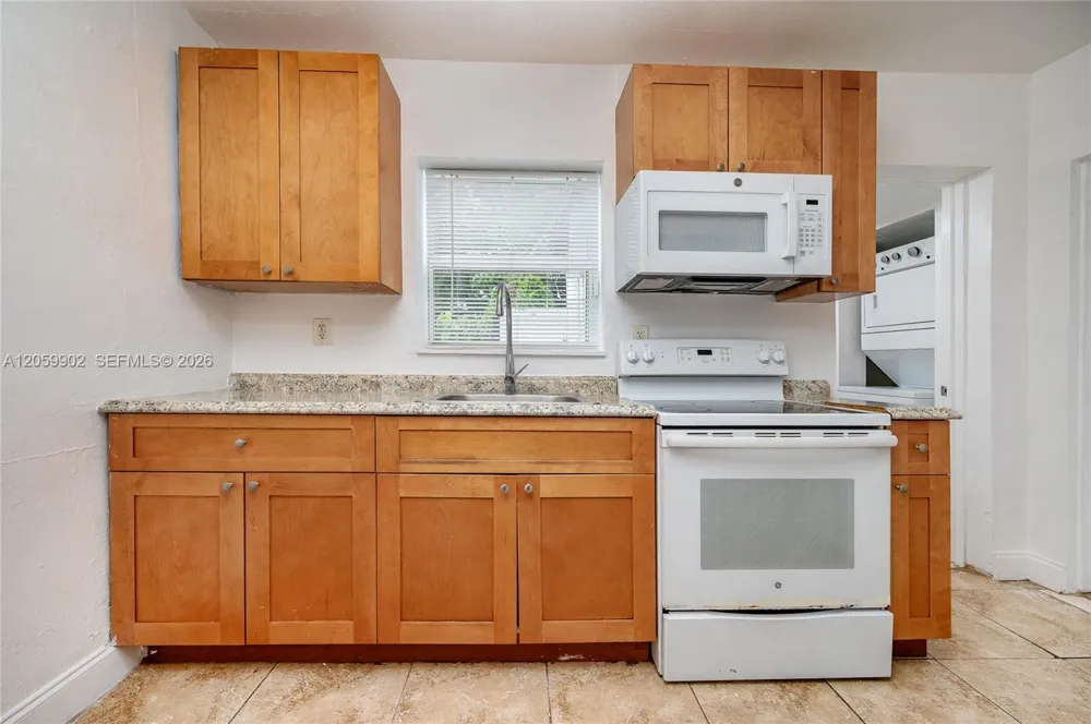 9050 NW 31st Ave #3 Miami, FL 33147