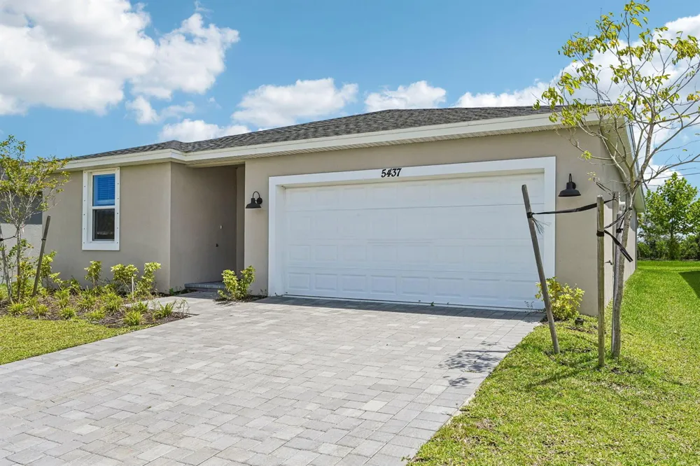 5437 Hampton Park Circle Vero Beach, FL 32966