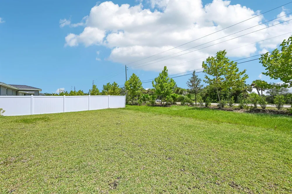 5437 Hampton Park Circle Vero Beach, FL 32966