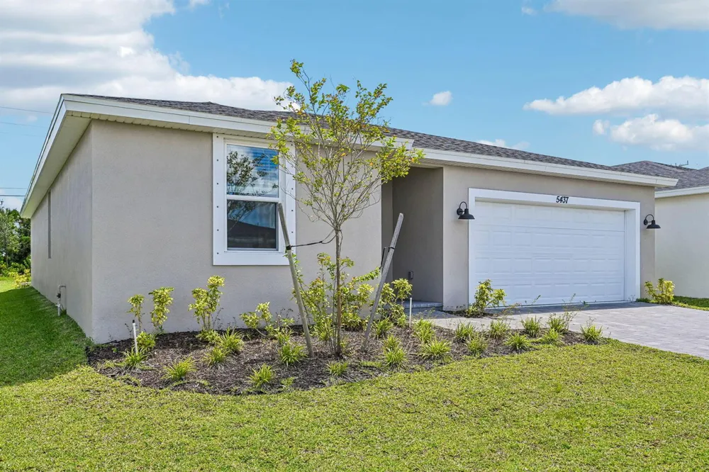 5437 Hampton Park Circle Vero Beach, FL 32966
