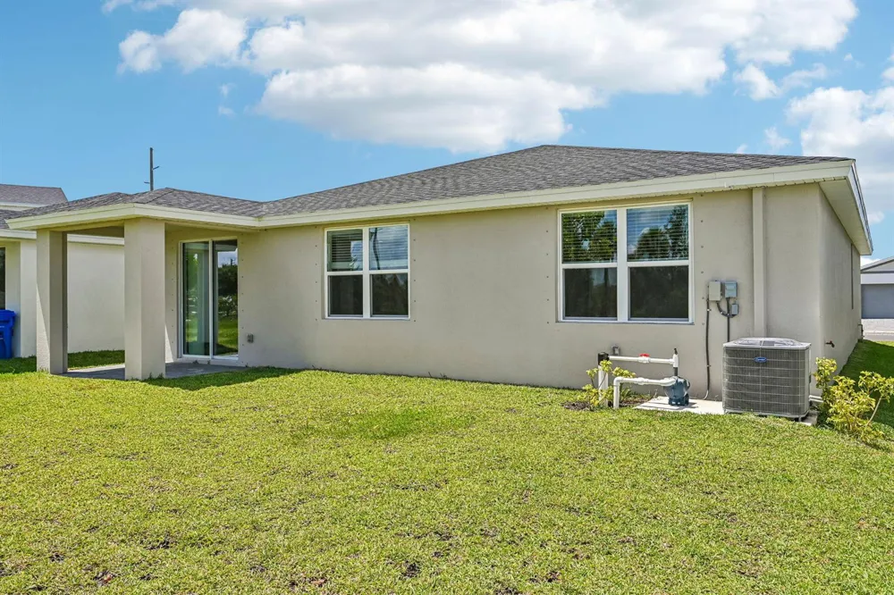5437 Hampton Park Circle Vero Beach, FL 32966