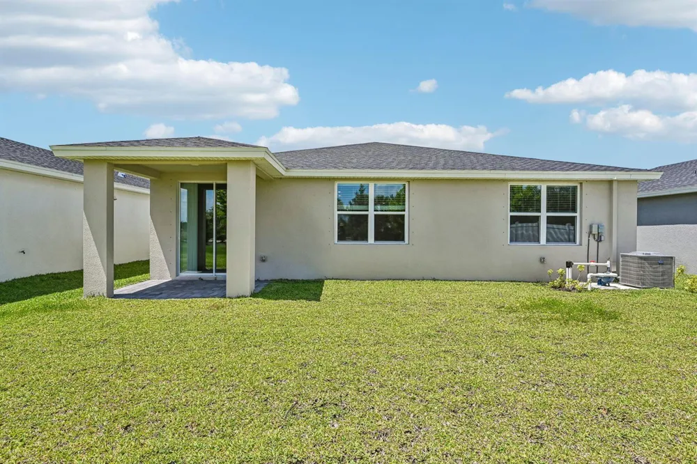 5437 Hampton Park Circle Vero Beach, FL 32966