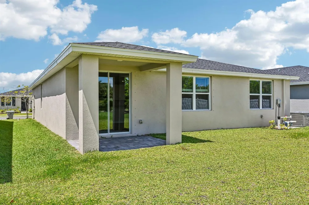 5437 Hampton Park Circle Vero Beach, FL 32966