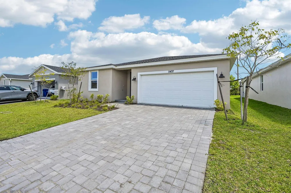 5437 Hampton Park Circle Vero Beach, FL 32966