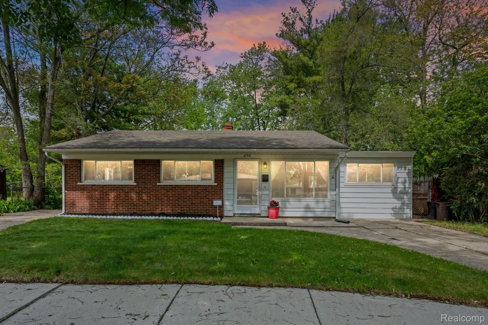 21951 MORTON STREET Oak Park City, MI 48237