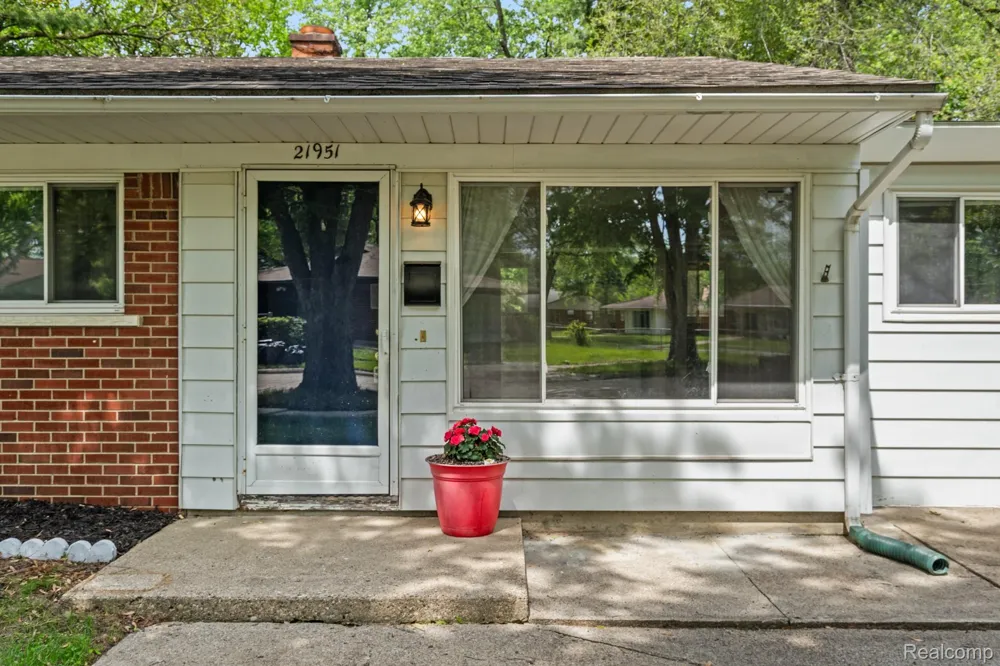 21951 MORTON STREET Oak Park City, MI 48237