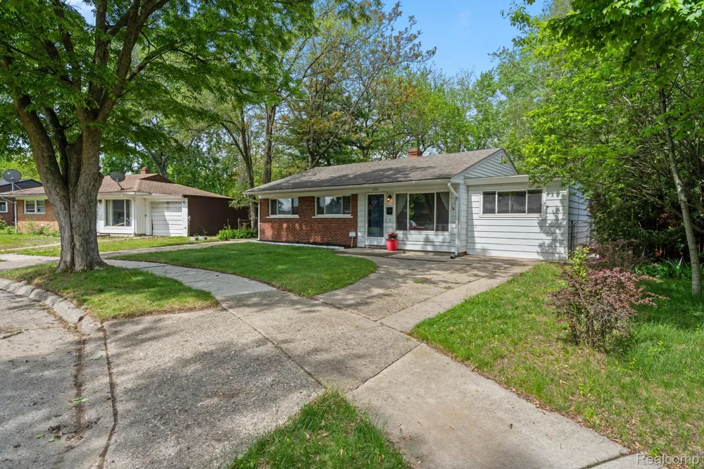 21951 MORTON STREET Oak Park City, MI 48237