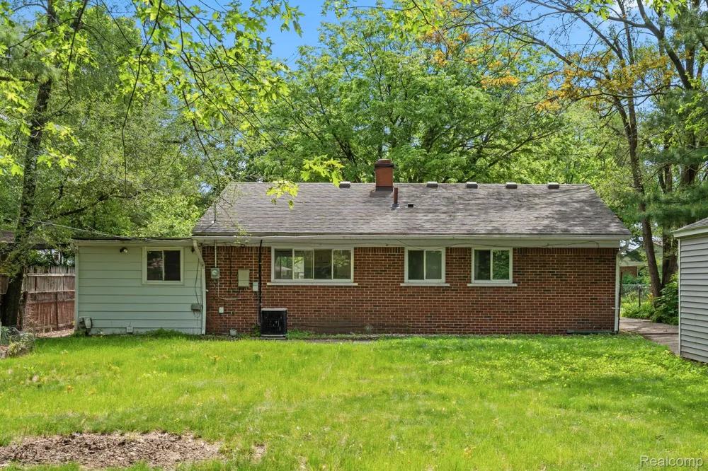 21951 MORTON STREET Oak Park City, MI 48237