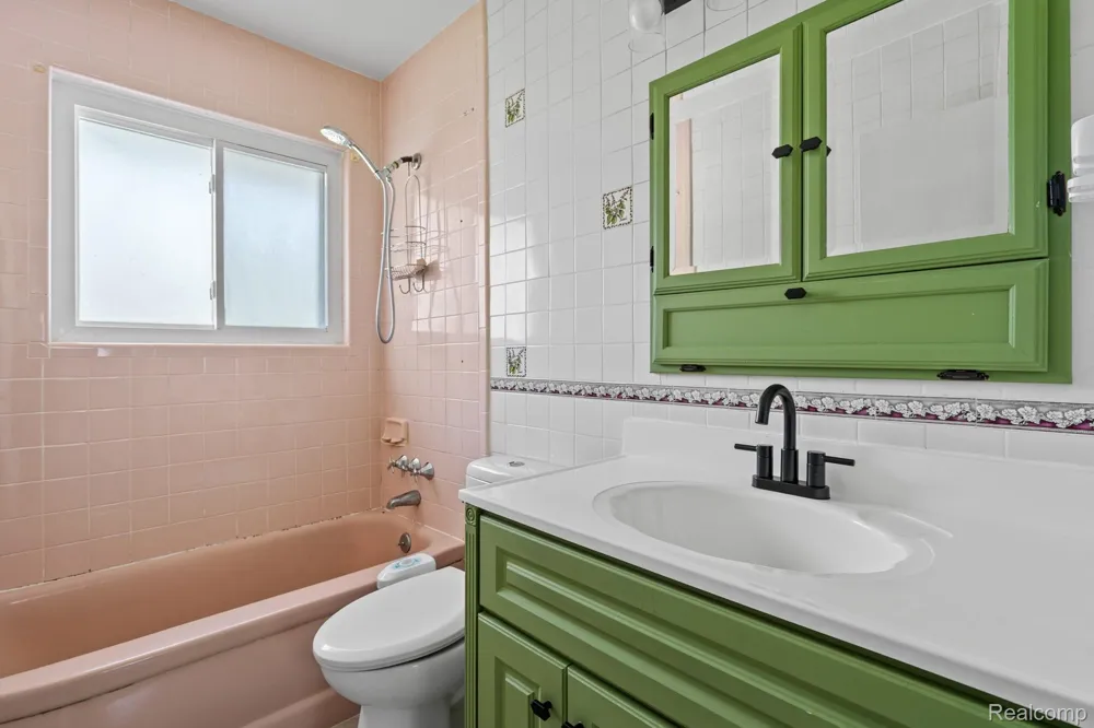 21951 MORTON STREET Oak Park City, MI 48237