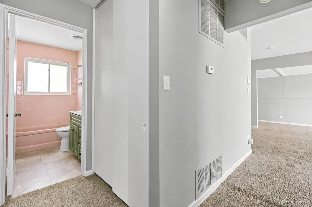 21951 MORTON STREET Oak Park City, MI 48237