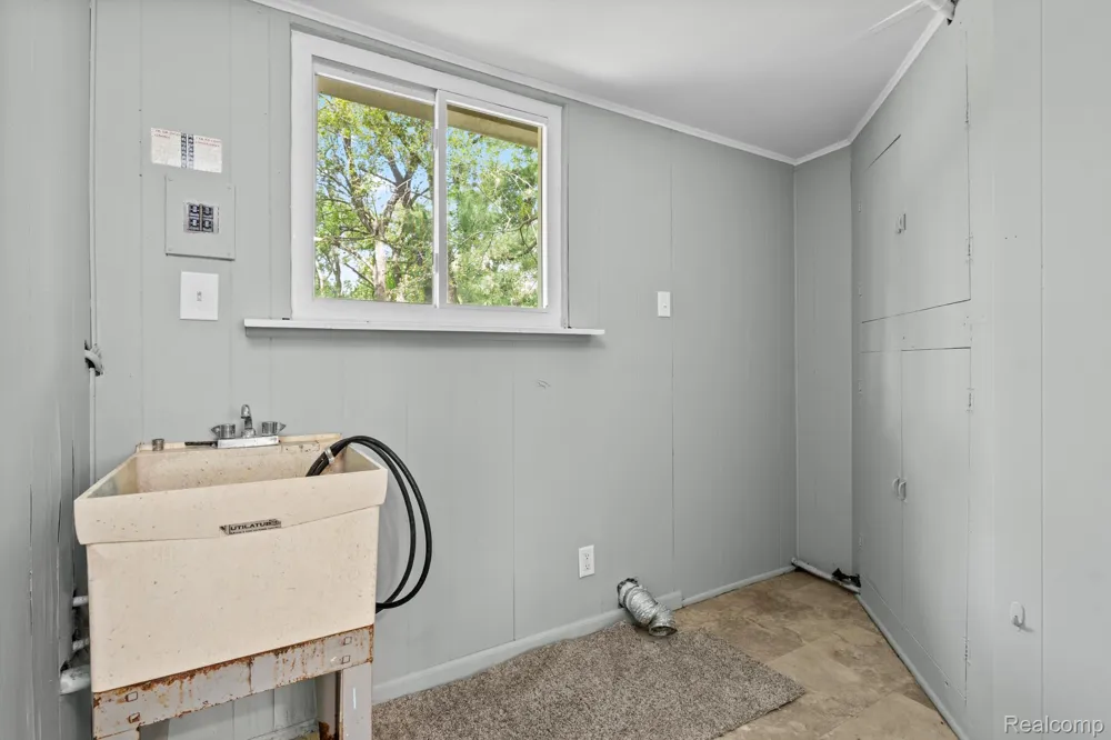 21951 MORTON STREET Oak Park City, MI 48237