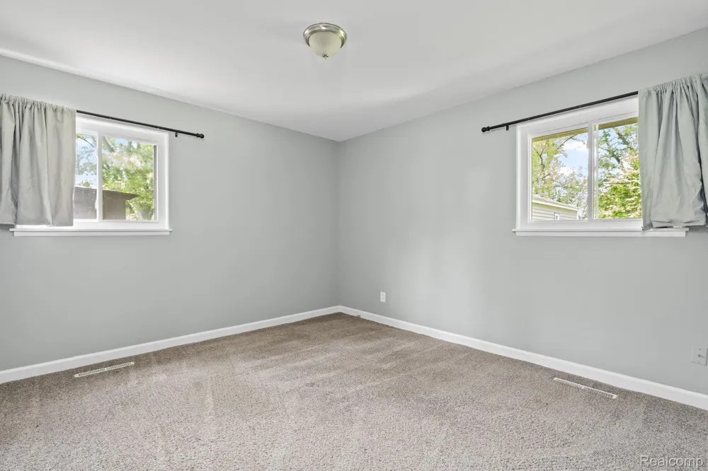 21951 MORTON STREET Oak Park City, MI 48237