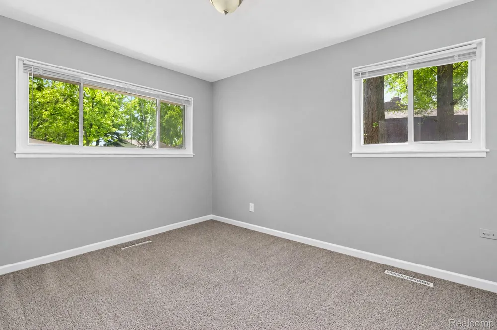 21951 MORTON STREET Oak Park City, MI 48237