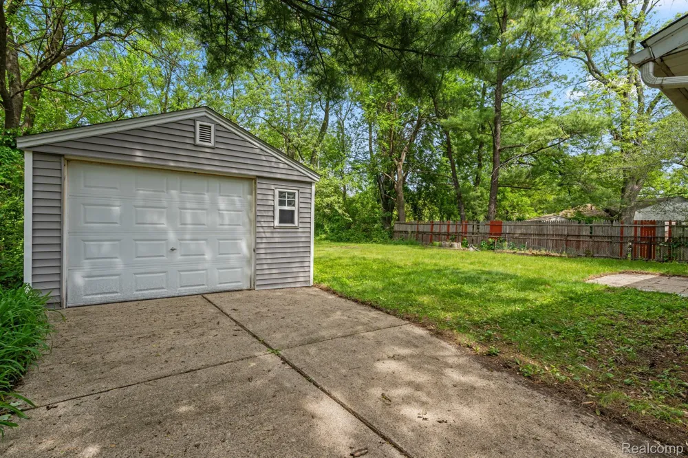 21951 MORTON STREET Oak Park City, MI 48237