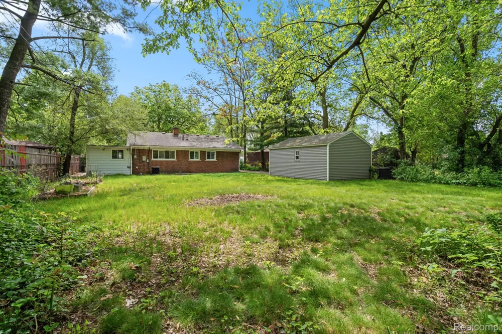 21951 MORTON STREET Oak Park City, MI 48237