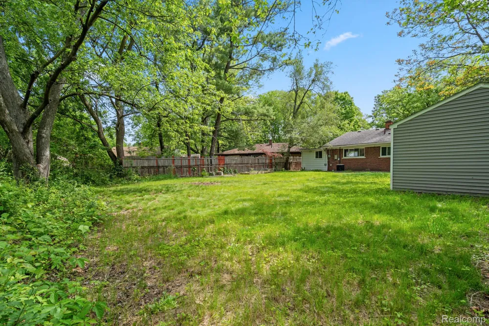 21951 MORTON STREET Oak Park City, MI 48237