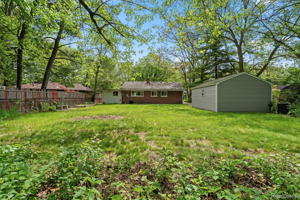 21951 MORTON STREET Oak Park City, MI 48237