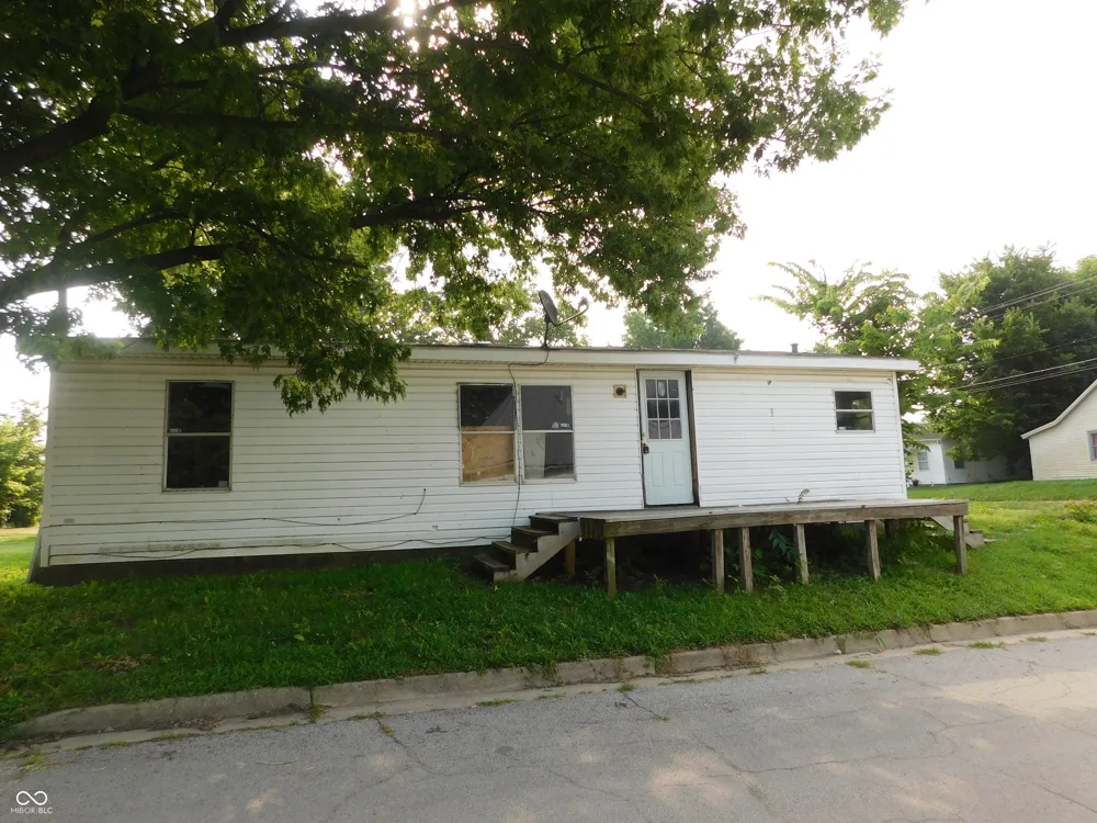 1002 Tuttle Crawfordsville, IN 47933